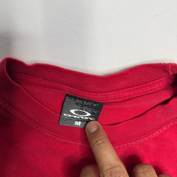 Vintage Oakley Red And Black Streetwear T-shirt Size Medium - Picture 2 of 4